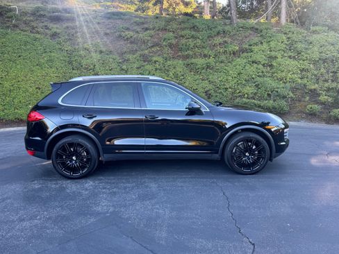 Used 2013 Porsche Cayenne S image 10