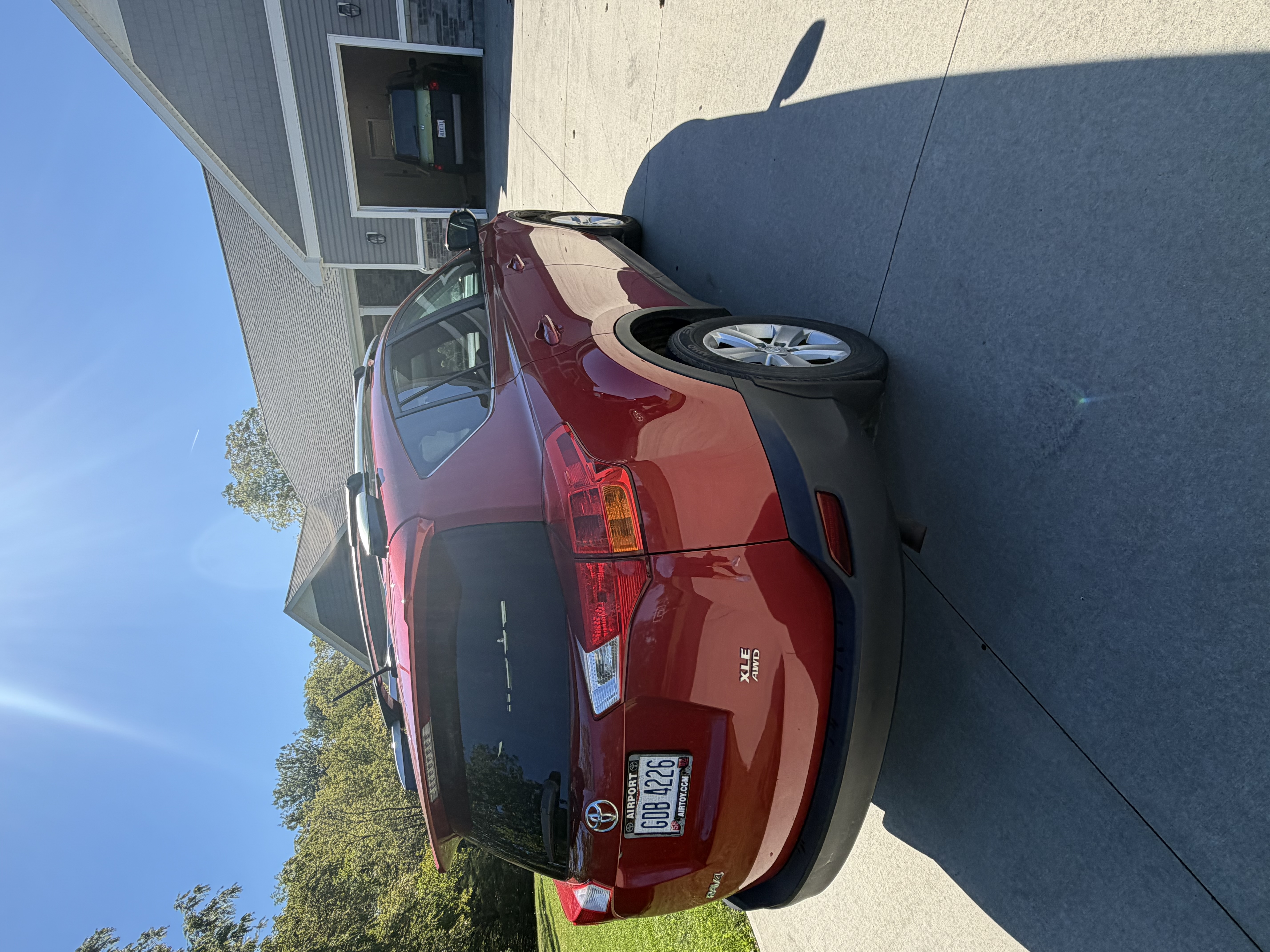 Used 2014 Toyota RAV4 XLE AWD/4WD image 2