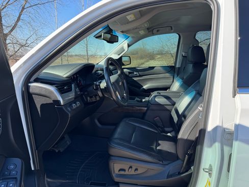Used 2018 Chevrolet Suburban LT image 15