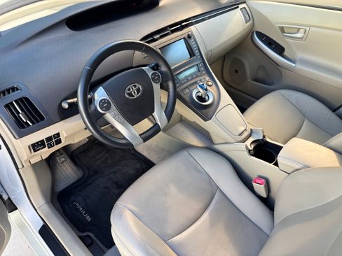 Used 2011 Toyota Prius Four w/ Solar Roof Pkg FWD image 4