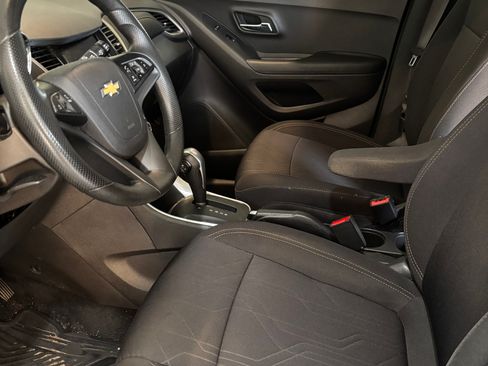 Used 2020 Chevrolet Trax LT FWD image 12