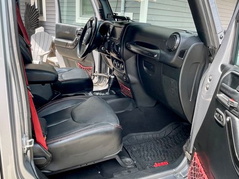 Used 2018 Jeep Wrangler Unlimited Rubicon AWD/4WD image 10