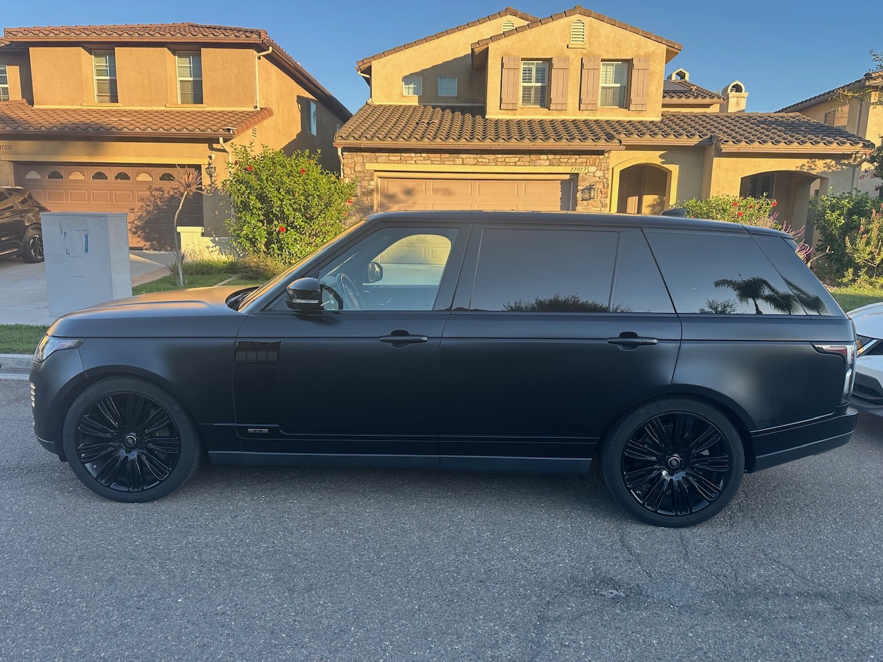 Used 2019 Land Rover Range Rover Long Wheelbase Supercharged AWD/4WD image 1