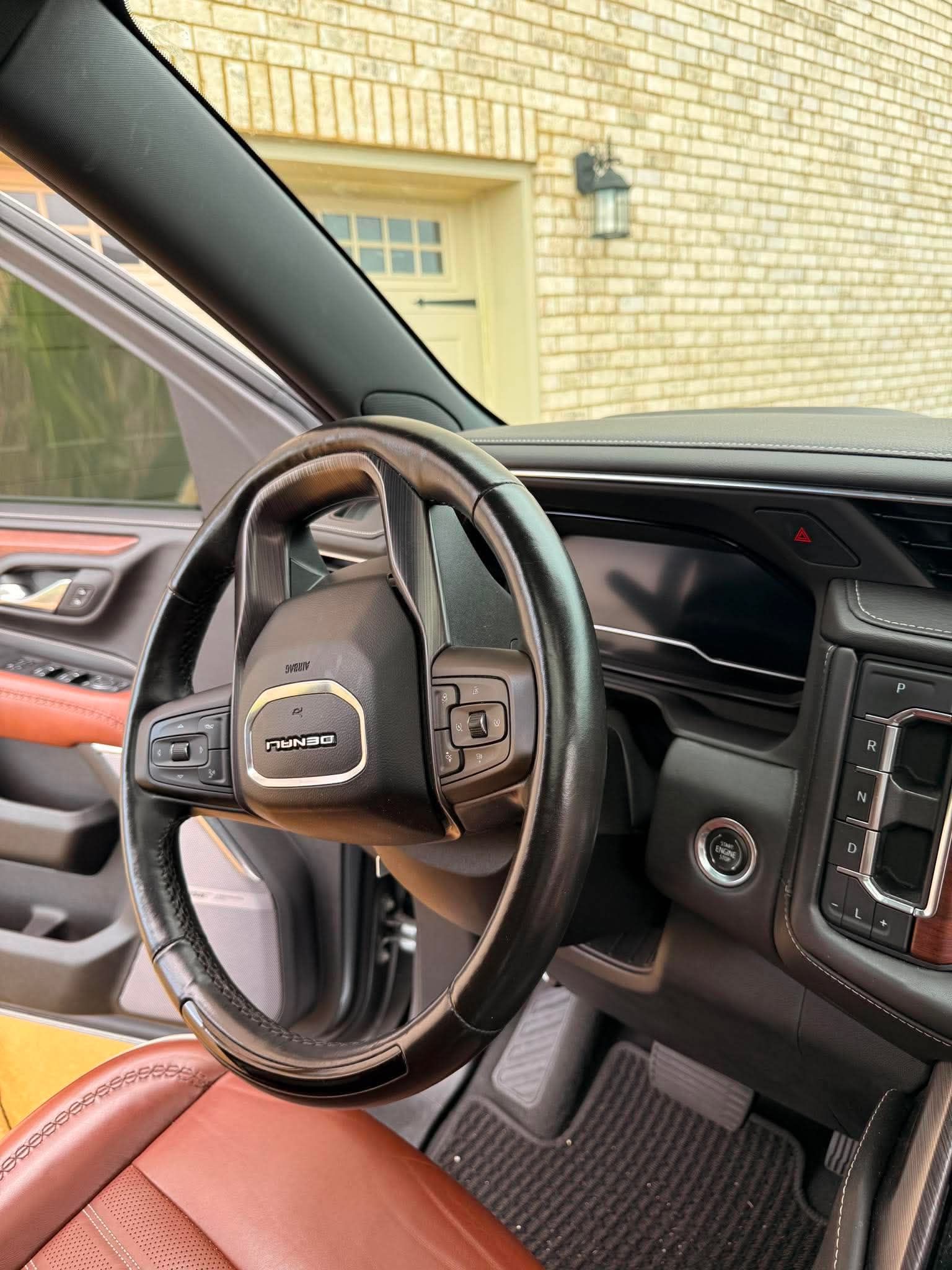 Used 2023 GMC Yukon Denali Ultimate AWD/4WD image 9