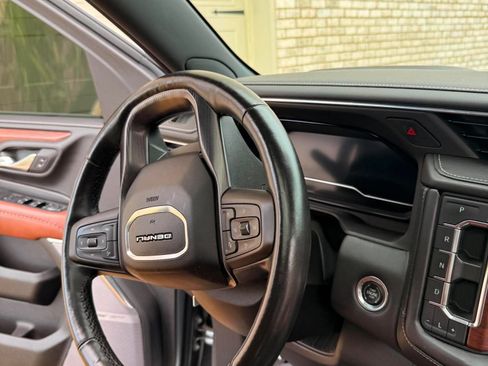 Used 2023 GMC Yukon Denali Ultimate AWD/4WD image 9