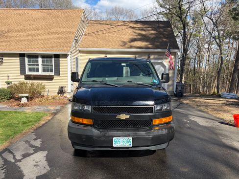 Used 2019 Chevrolet Express 2500 w/ Driver Convenience Package RWD image 5