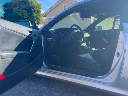 Used 2014 Hyundai Genesis 3.8 image 11