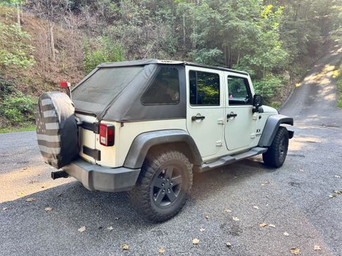 Used 2009 Jeep Wrangler Unlimited X AWD/4WD image 6