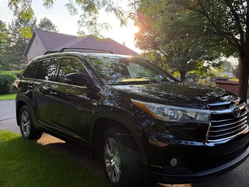 Used 2015 Toyota Highlander XLE AWD/4WD image 4