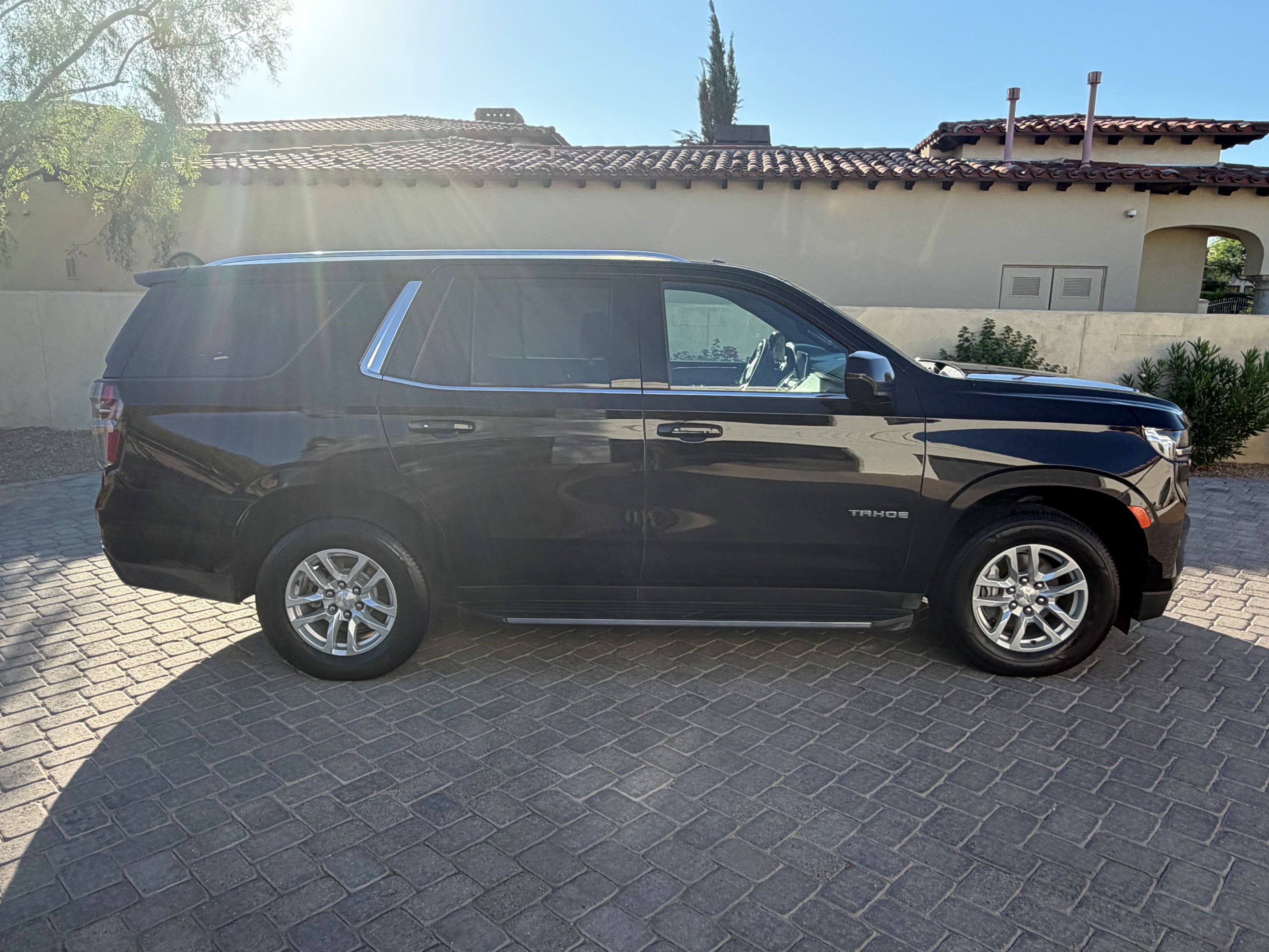 Used 2021 Chevrolet Tahoe LT RWD image 1
