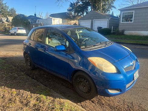 Used 2011 Toyota Yaris 4-Door Hatchback w/ PWR Pkg w/Steel Wheels image 2