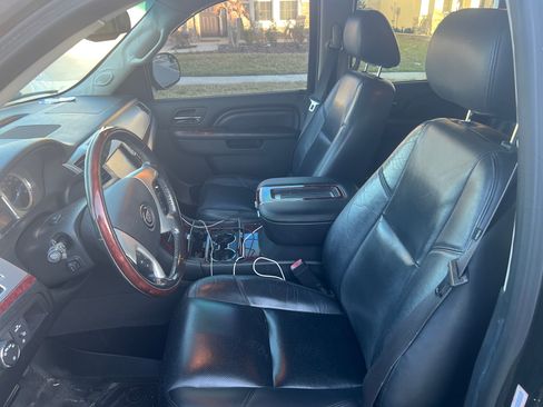 Used 2012 Cadillac Escalade ESV Premium image 8