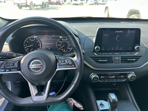 Used 2019 Nissan Altima 2.5 SV image 3