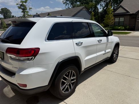 Used 2020 Jeep Grand Cherokee Limited AWD/4WD image 9