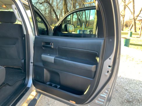 Used 2010 Toyota Tundra SR5 image 8