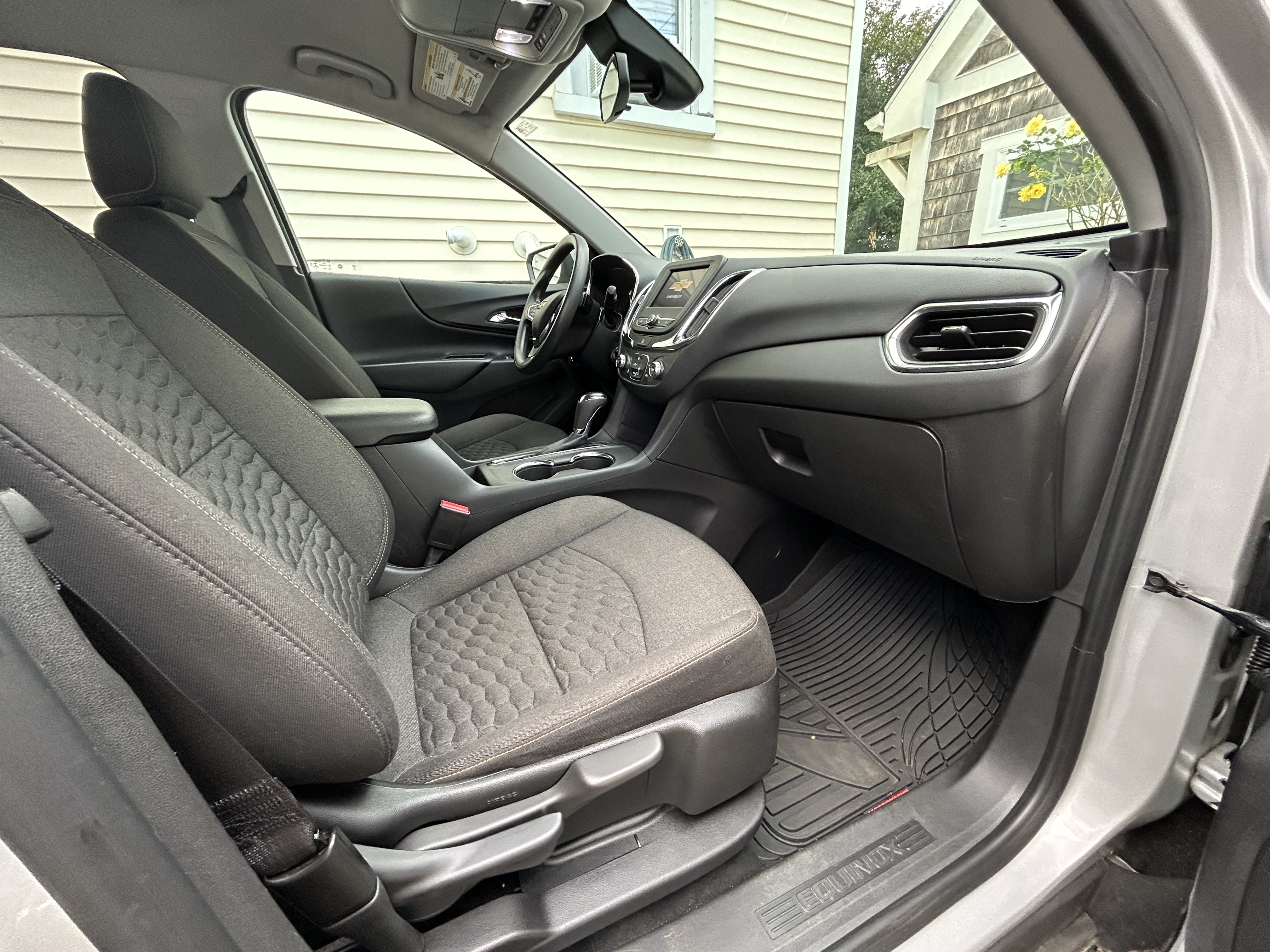 Used 2021 Chevrolet Equinox LT w/ LPO, Cargo Package AWD/4WD image 8