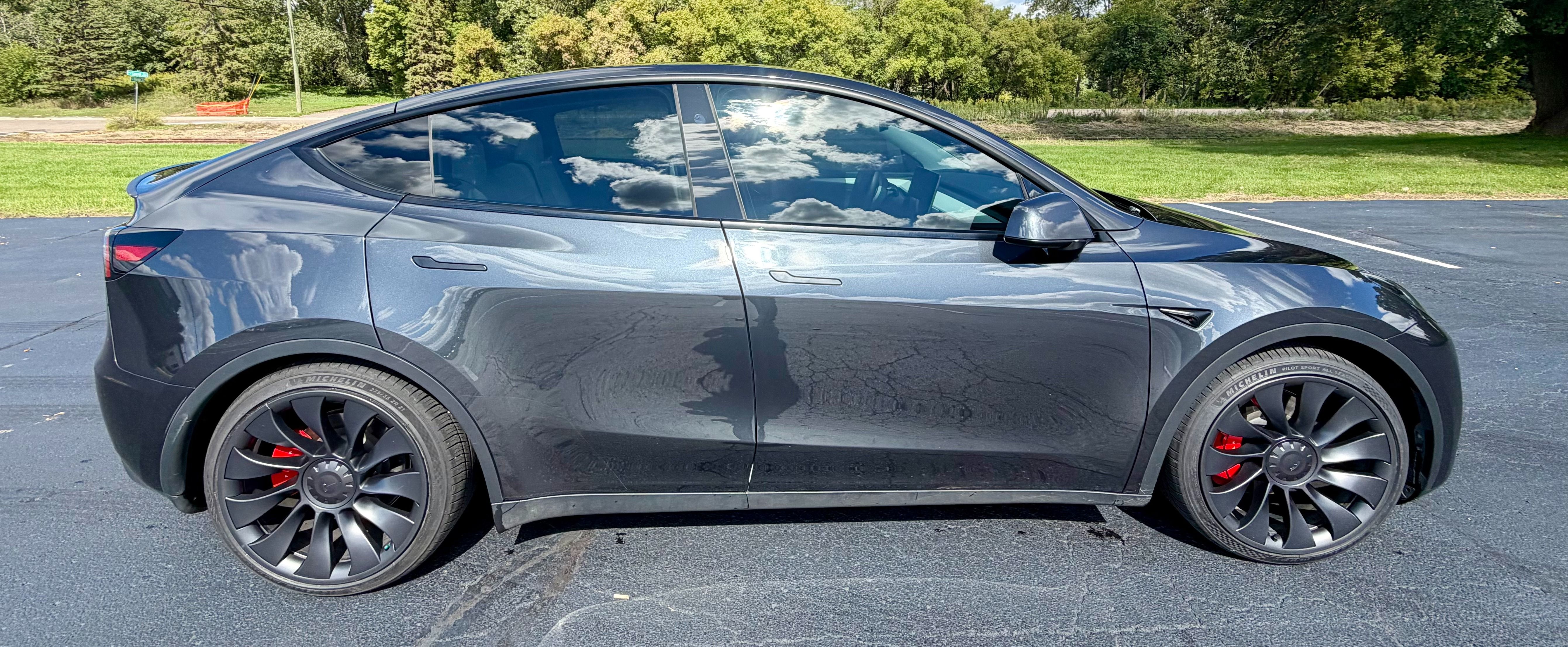 Used 2024 Tesla Model Y Performance AWD/4WD image 1