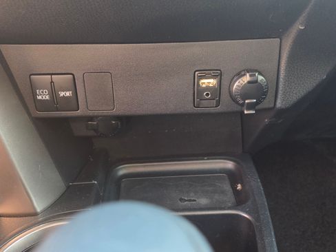 Used 2017 Toyota RAV4 LE image 11