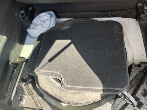 Used 2018 Volkswagen Tiguan SE image 22