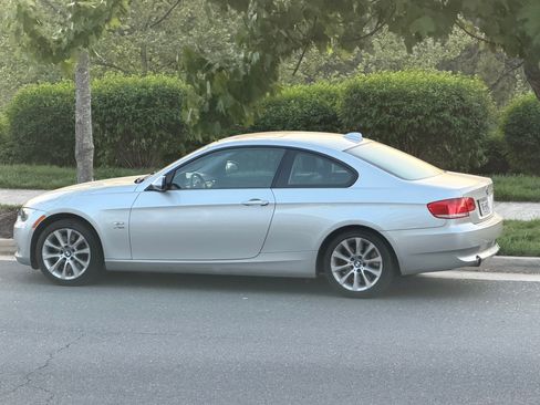Used 2009 BMW 335i xDrive Coupe image 12