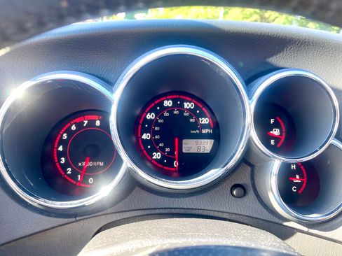 Used 2006 Toyota Matrix XR FWD image 8