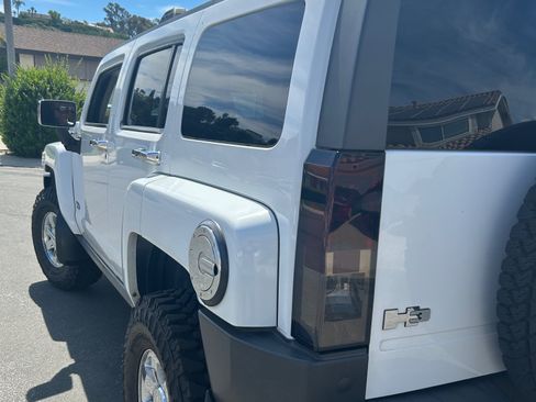Used 2009 HUMMER H3 Adventure image 4