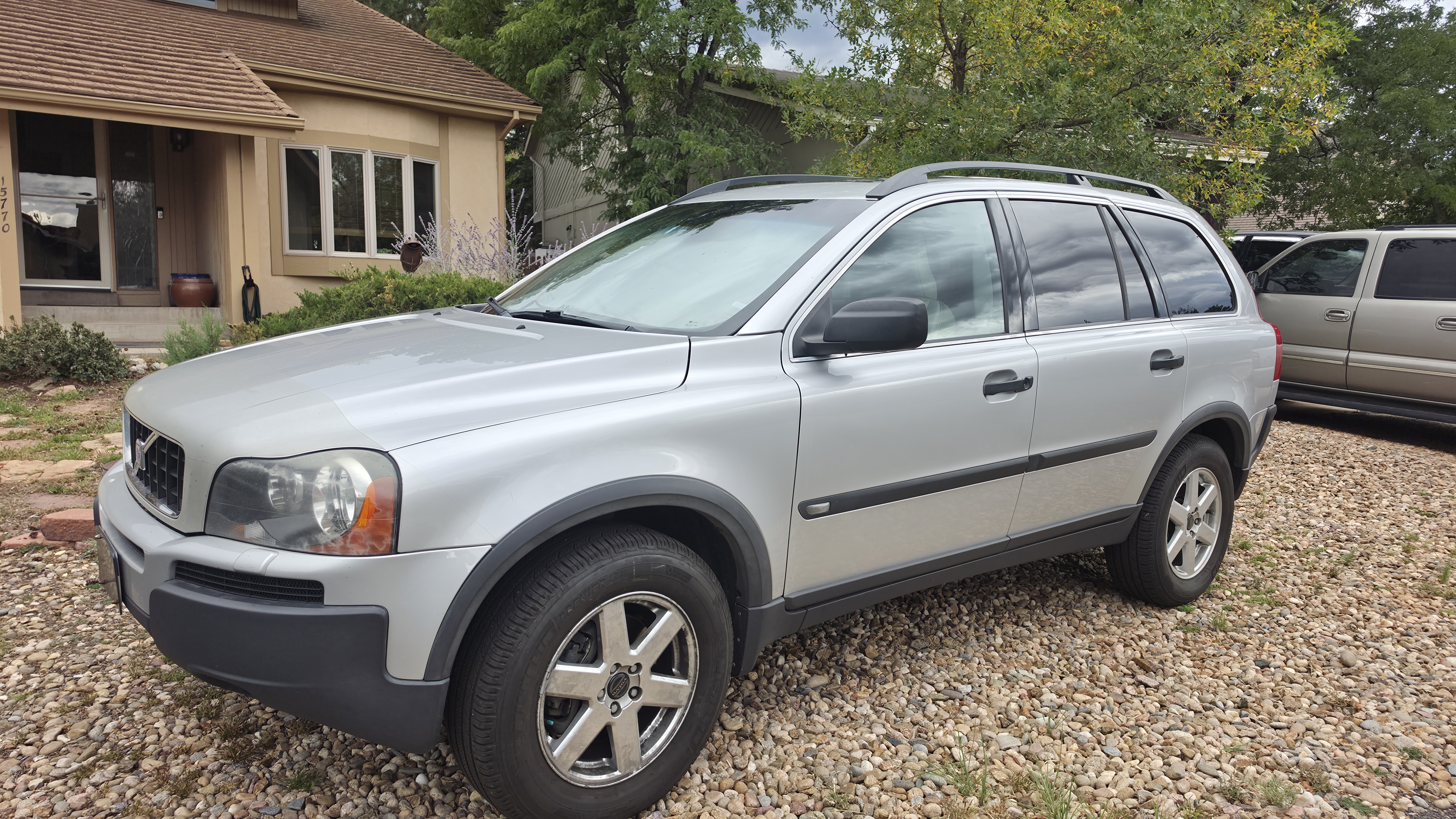 Used 2004 Volvo XC90 2.5T AWD/4WD image 1