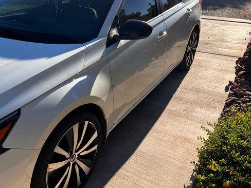 Used 2020 Nissan Altima 2.5 SR image 2