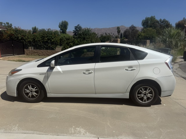 Used 2011 Toyota Prius Two FWD image 2