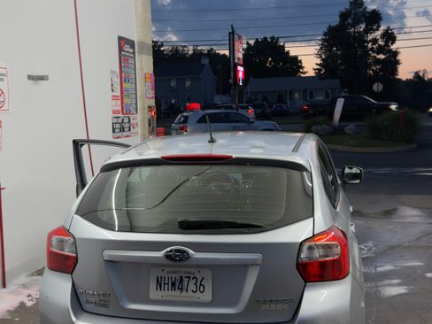 Used 2012 Subaru Impreza 2.0i Limited AWD/4WD image 4