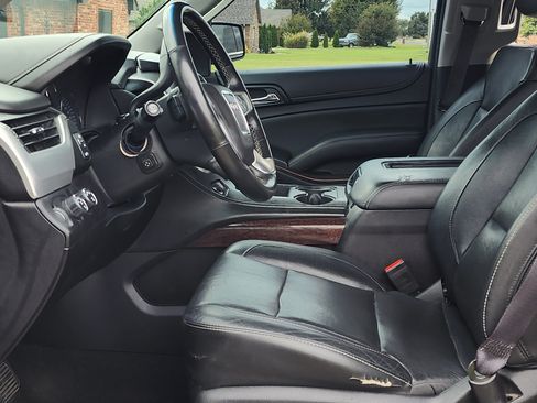 Used 2017 GMC Yukon XL SLT image 11