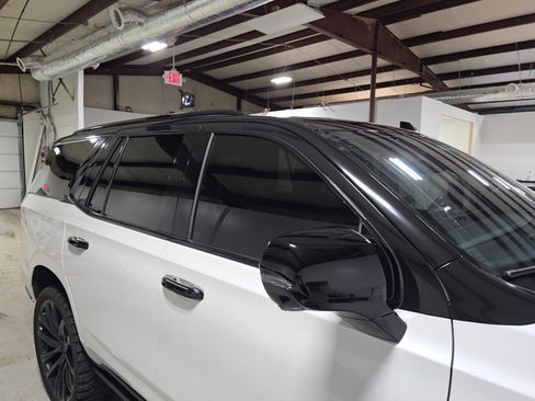 Used 2021 Cadillac Escalade Premium Luxury Platinum image 4