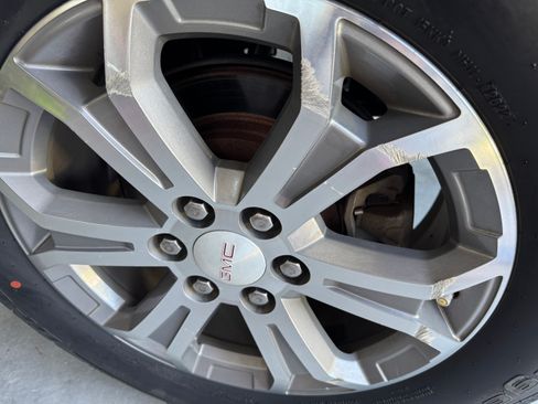 Used 2014 GMC Acadia SLT image 25