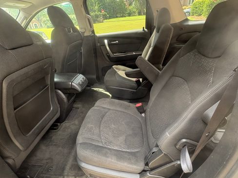Used 2010 GMC Acadia SLE FWD image 10