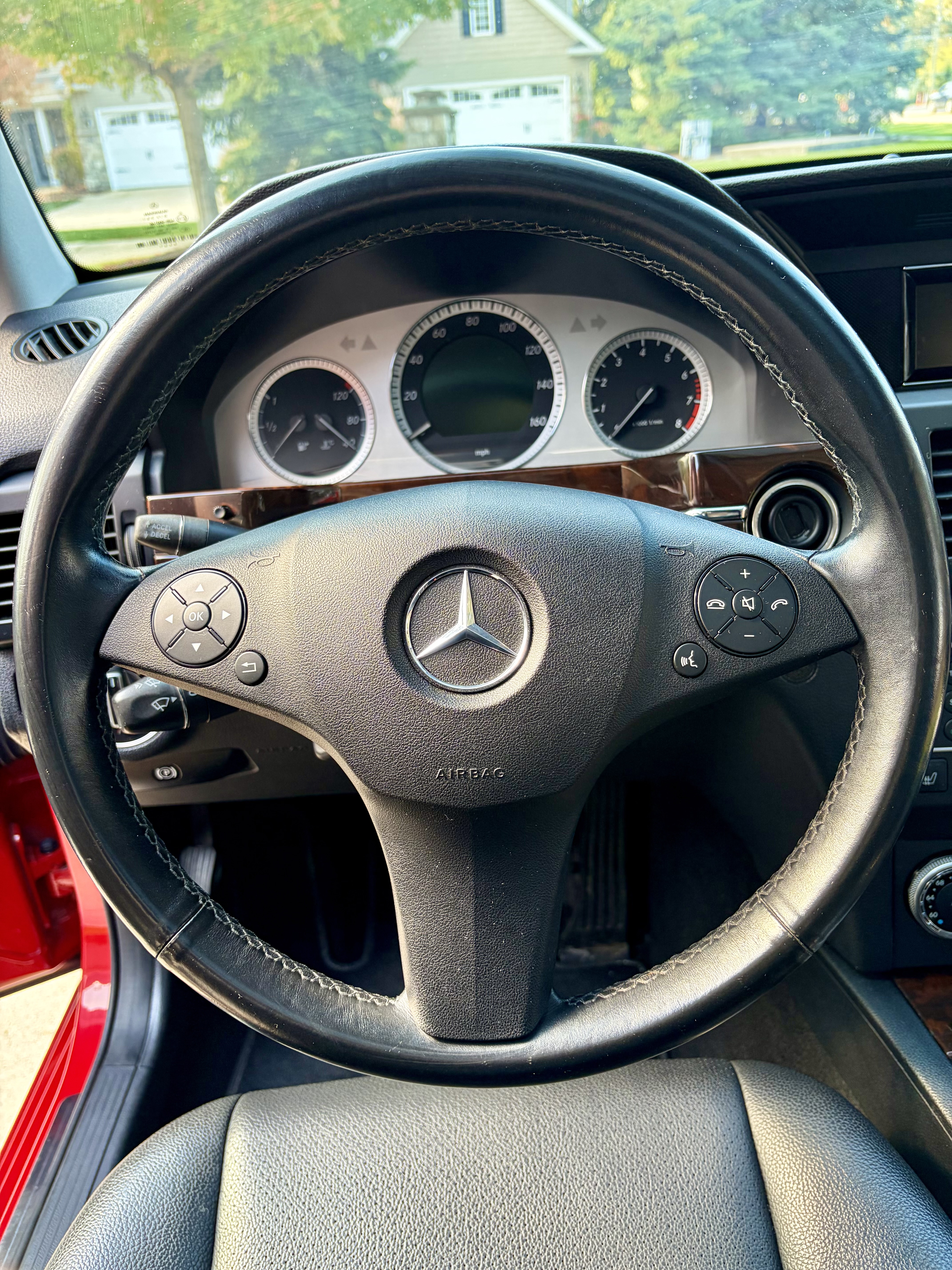 Used 2011 Mercedes-Benz GLK 350 4MATIC image 25