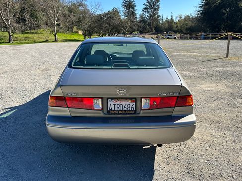 Used 2001 Toyota Camry CE image 8