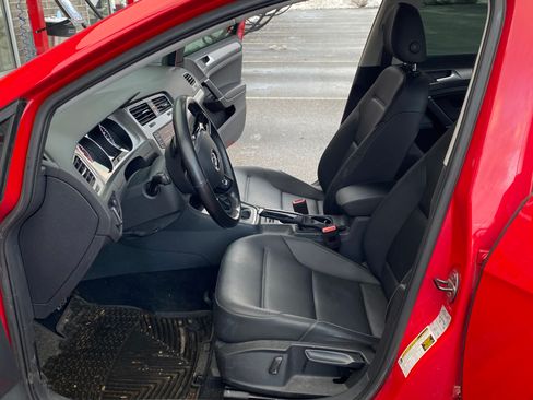 Used 2016 Volkswagen Golf SE image 13