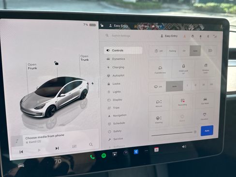 Used 2023 Tesla Model 3 Standard Range image 10