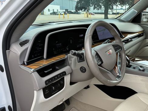 Used 2022 Cadillac Escalade Premium Luxury Platinum AWD/4WD image 6