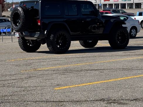 Used 2021 Jeep Wrangler Unlimited Rubicon w/ Uconnect 4C Nav & Sound Group AWD/4WD image 12