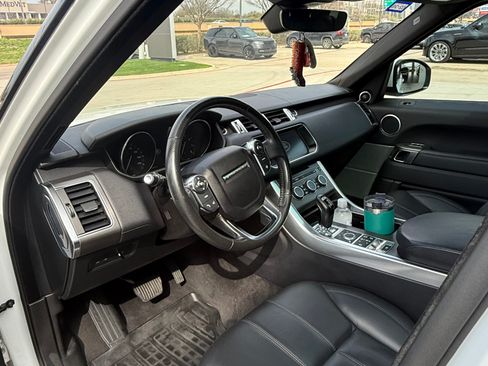 Used 2017 Land Rover Range Rover Sport SE image 4
