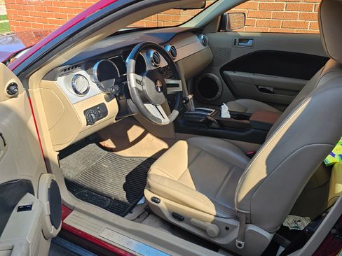 Used 2007 Ford Mustang Coupe RWD image 2