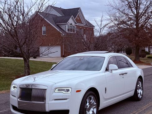 Used 2015 Rolls-Royce Ghost image 1