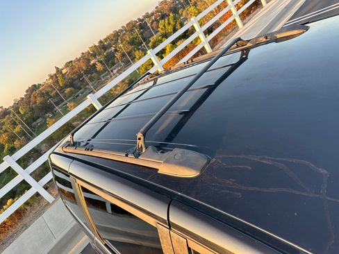 Used 2012 Volkswagen Routan SE image 22