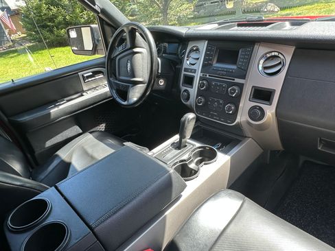 Used 2017 Ford Expedition XLT AWD/4WD image 17