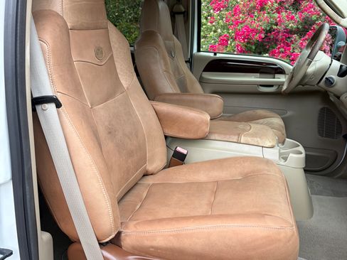 Used 2005 Ford F350 King Ranch image 2
