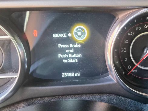 Used 2021 Jeep Gladiator Rubicon AWD/4WD image 12