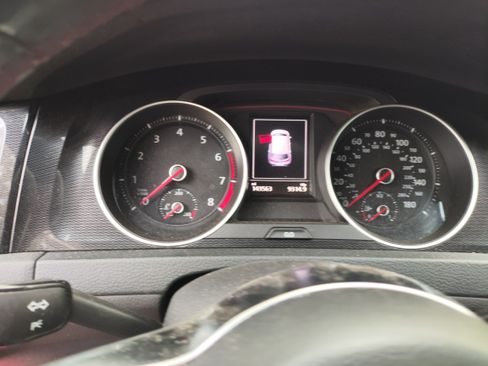 Used 2015 Volkswagen GTI SE image 2