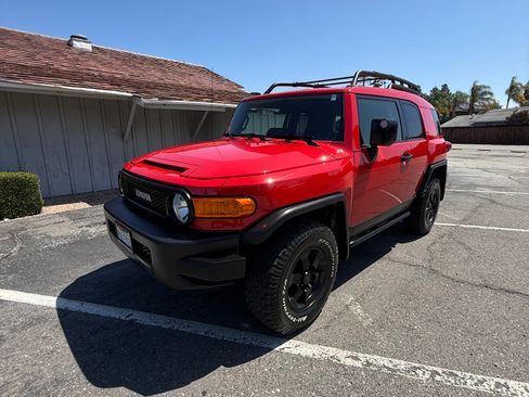 Used 2012 Toyota FJ Cruiser 4WD w/ Trail Teams Special Edition image 2