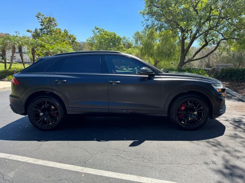 Used 2019 Audi Q8 Prestige w/ Luxury Package AWD/4WD image 2